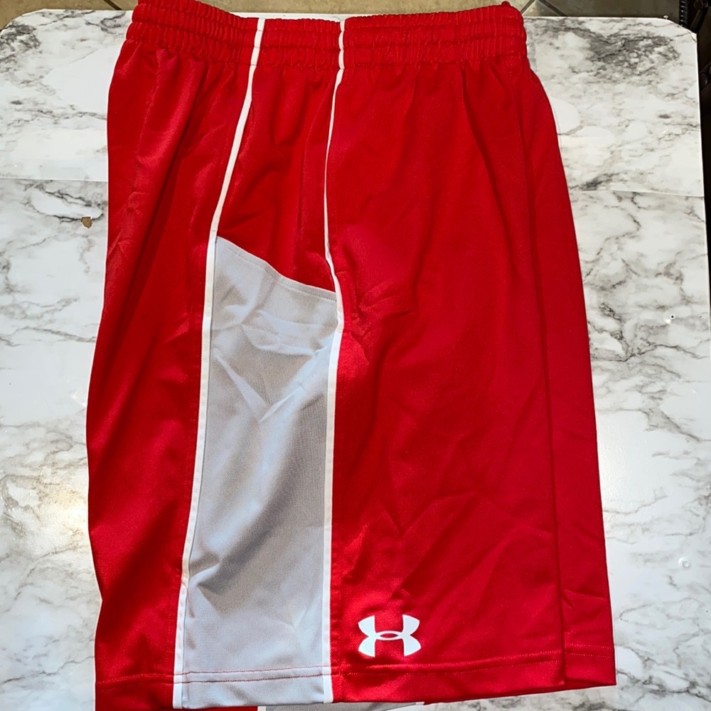 Men’s Under Armour long shorts Sz M